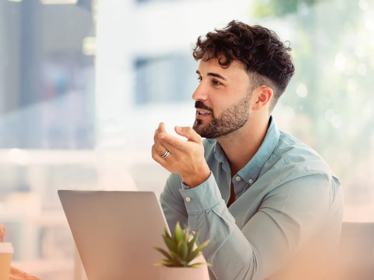 image-what-we-do-buyer-customer-engagement-hero@2x (1)